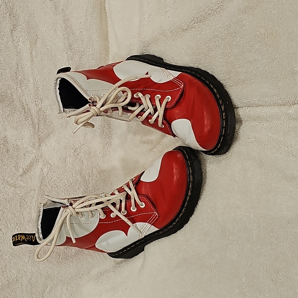 Doc Martens Hearts red and white QUEEN OF HEARTS SIZE 2